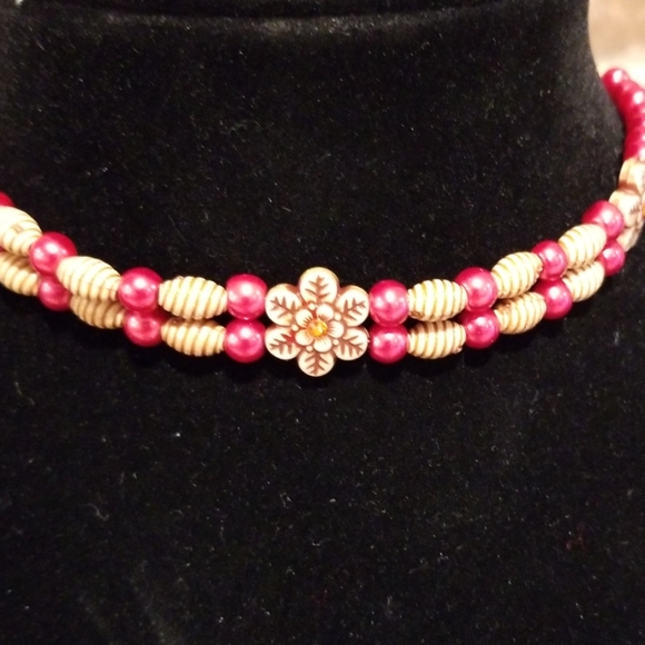Six Petal Flower Choker Necklace - Picture 4 of 7